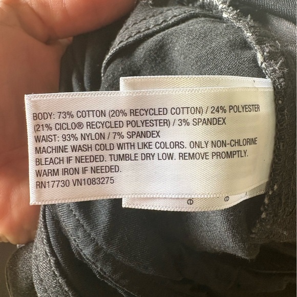 Isabel, midi short size 2, tummy control black maternity shorts. - Picture 7 of 7